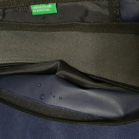United Colors Of Benetton Messenger Bag (Unisex) Like New - Picture 15 of 16